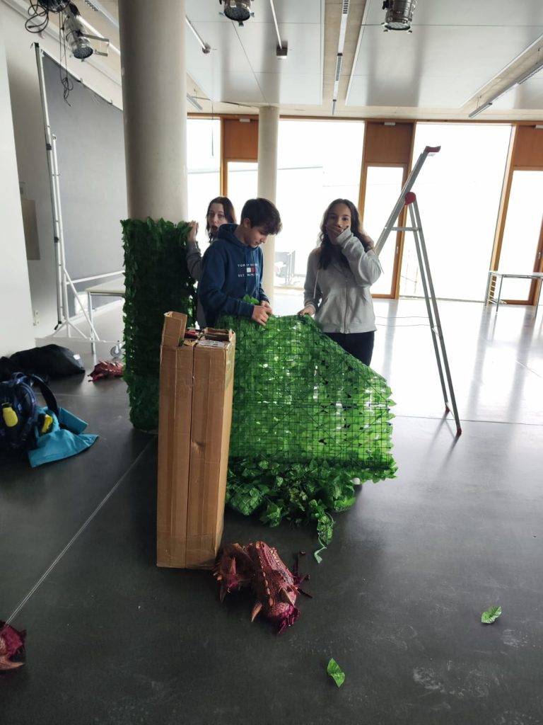 Dschungelzauber in der Staatlichen Realschule: Aula wird grün für kommendes Musical