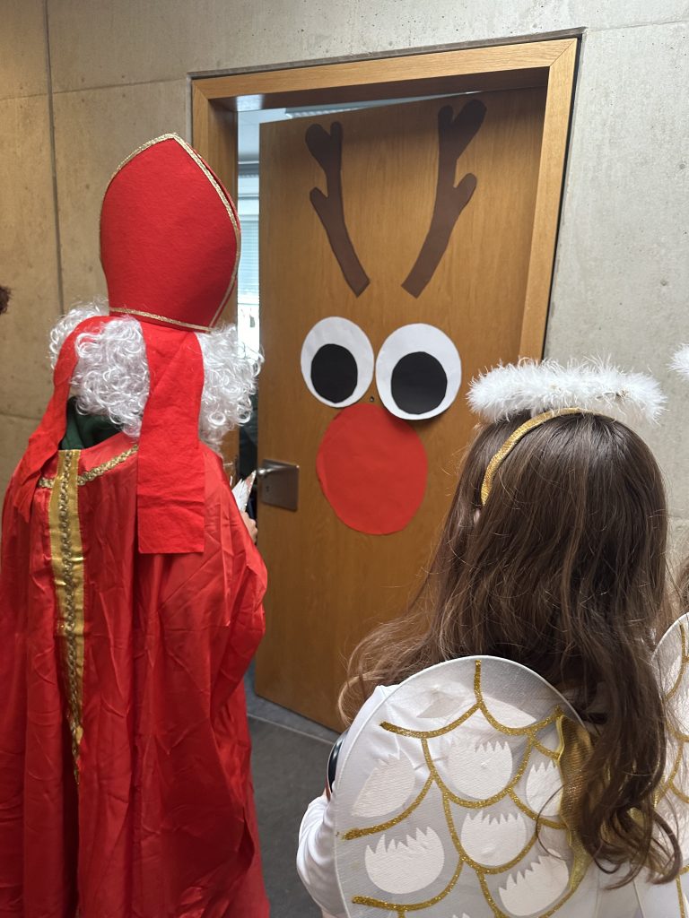 Ho, ho, ho – auch heuer kam der Nikolaus an die Realschule Rottenburg