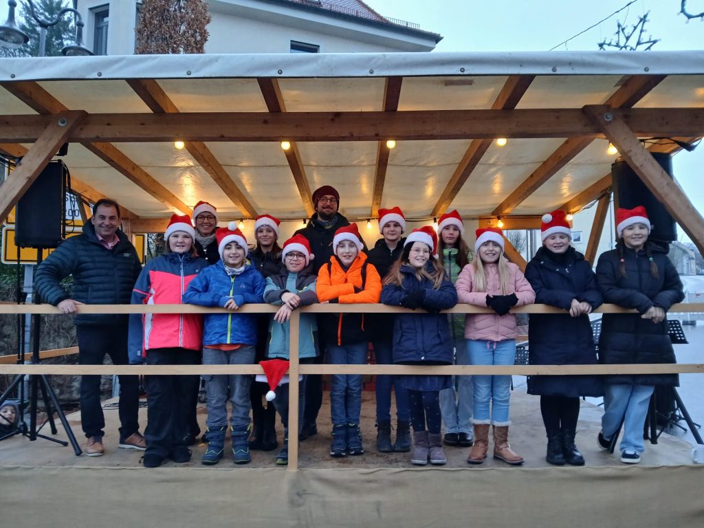 Auftritt der Bläserklasse auf Rottenburger Christkindlmarkt